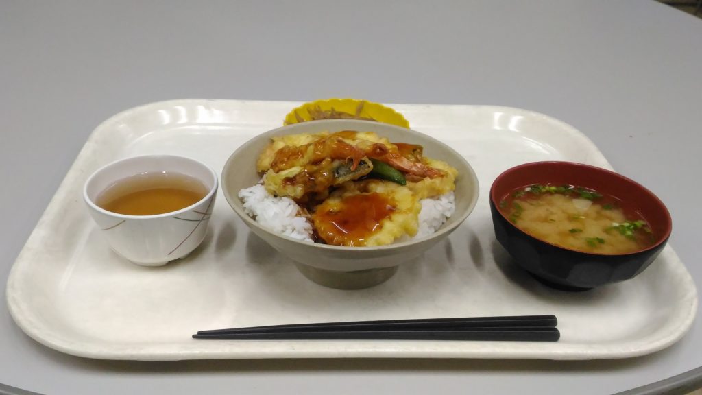 大原寮夕定食のえび天丼