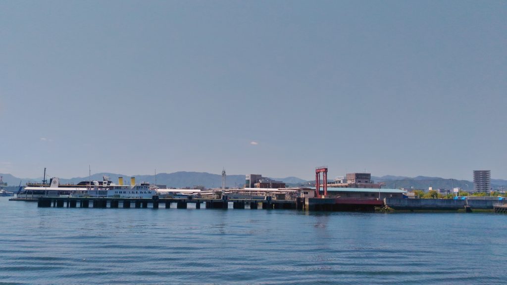 対岸の広島港